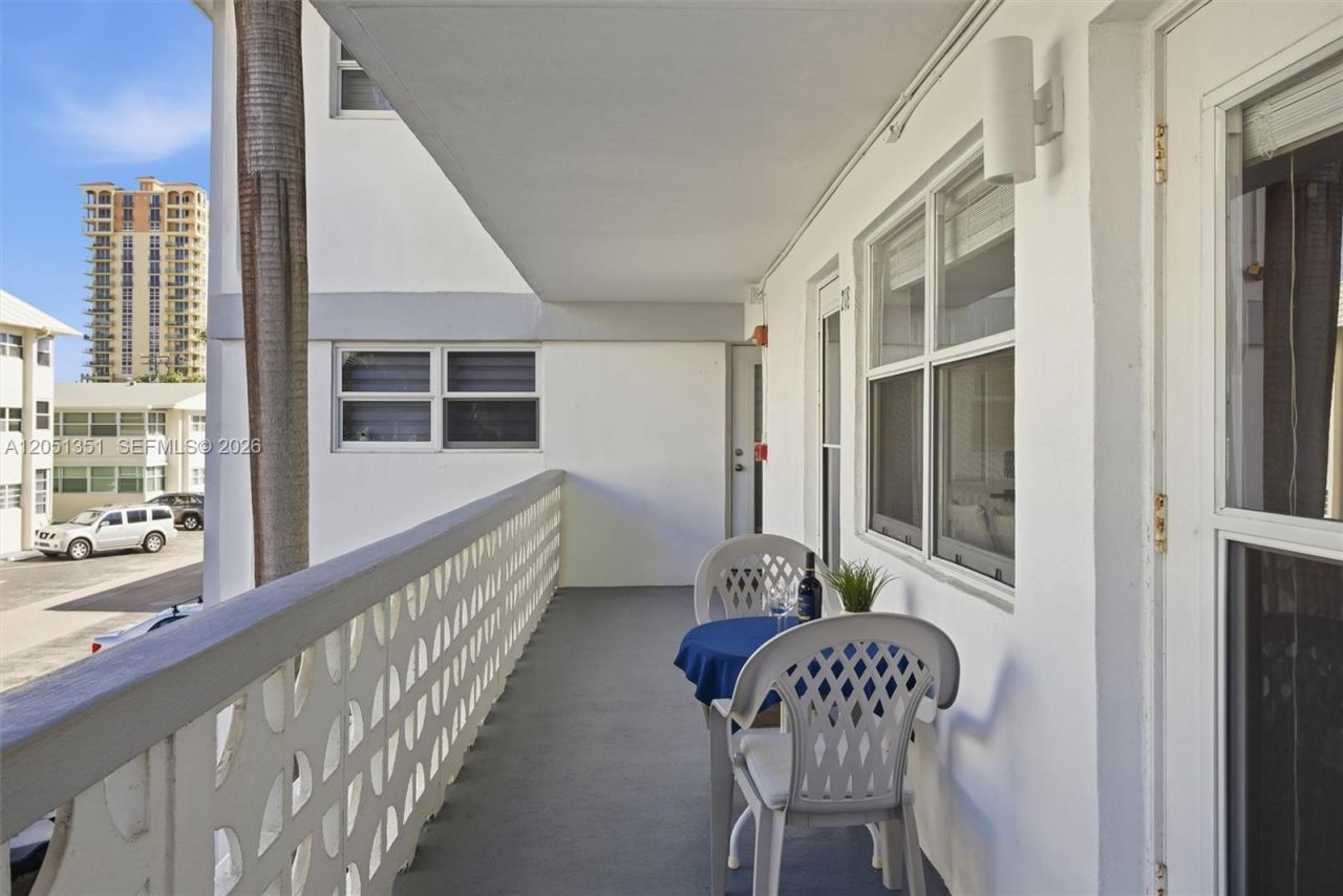 3133 S Ocean Dr, Unit 218, Hallandale Beach, FL 33009 Photo