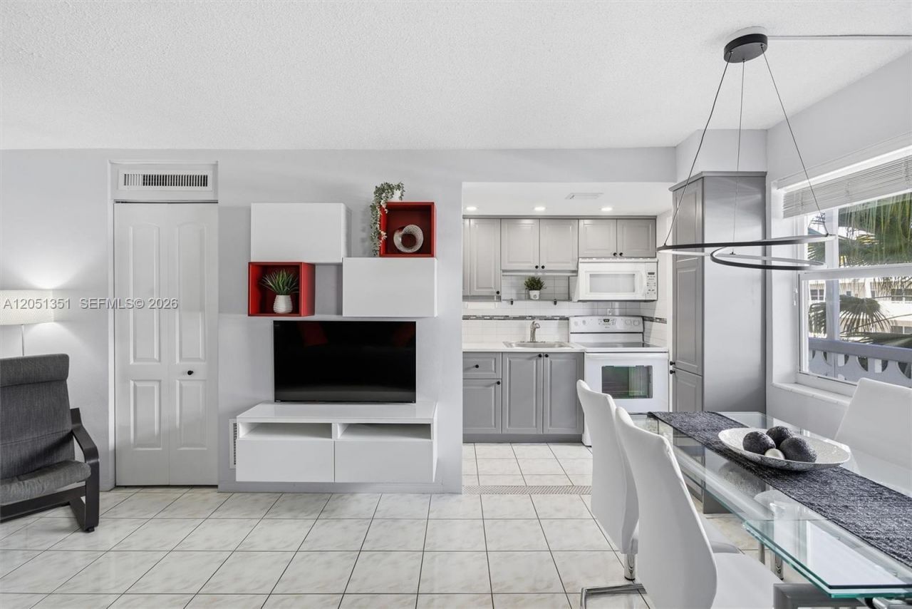 3133 S Ocean Dr, Unit 218, Hallandale Beach, FL 33009 Photo