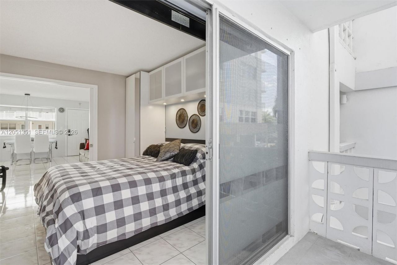 3133 S Ocean Dr, Unit 218, Hallandale Beach, FL 33009 Photo