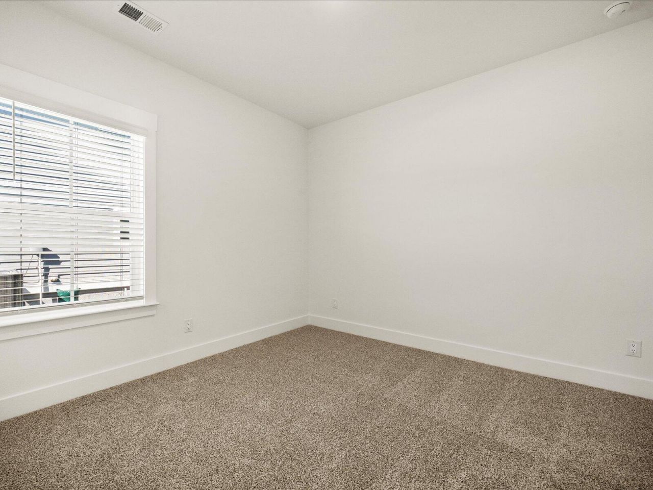 443 Radiant Blue Way Photo 30