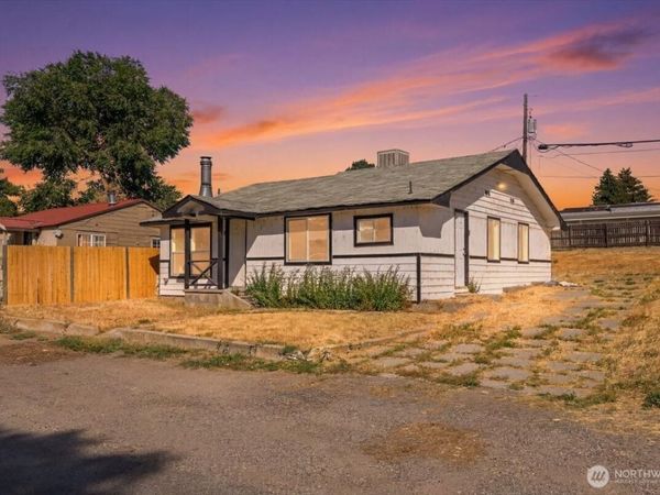 213 W Kelso Avenue , Electric City, WA 99123