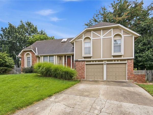 11620 Grant Drive, Overland Park, KS 66210