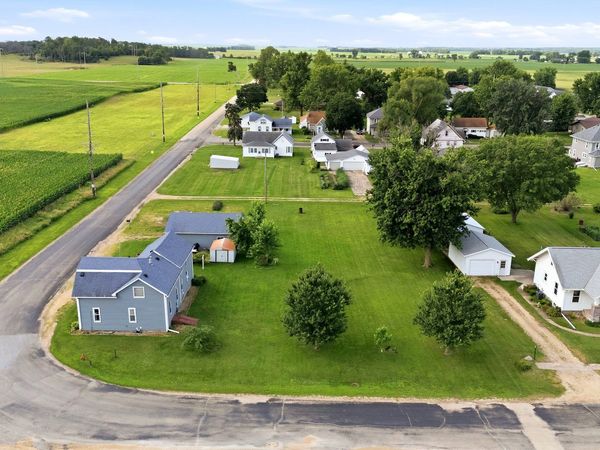 199 5th Street , Calamus, IA 52729