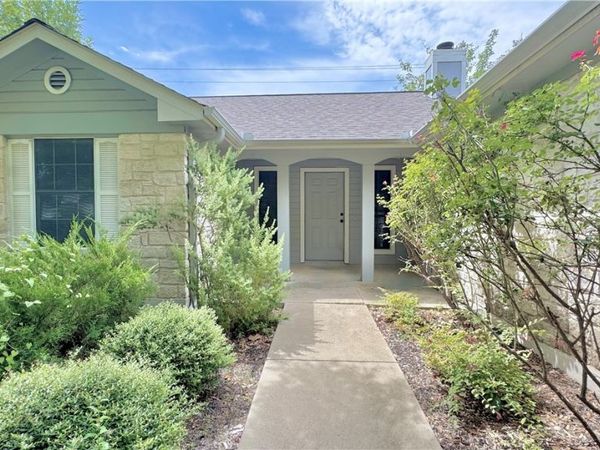 902 Jasmine Trail , Georgetown, TX 78626