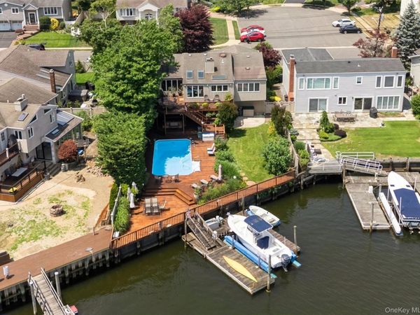 2883 Judith Drive , Bellmore, NY 11710