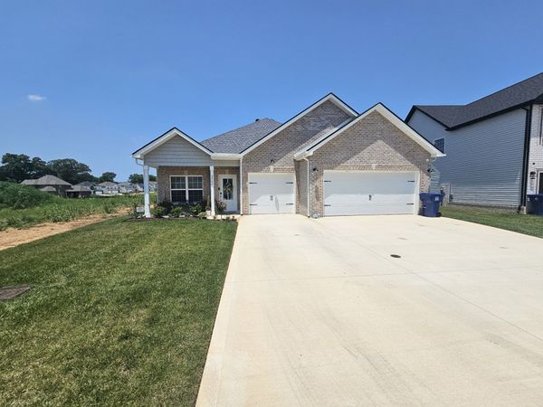 2562 Rafiki Dr, Clarksville, TN 37042