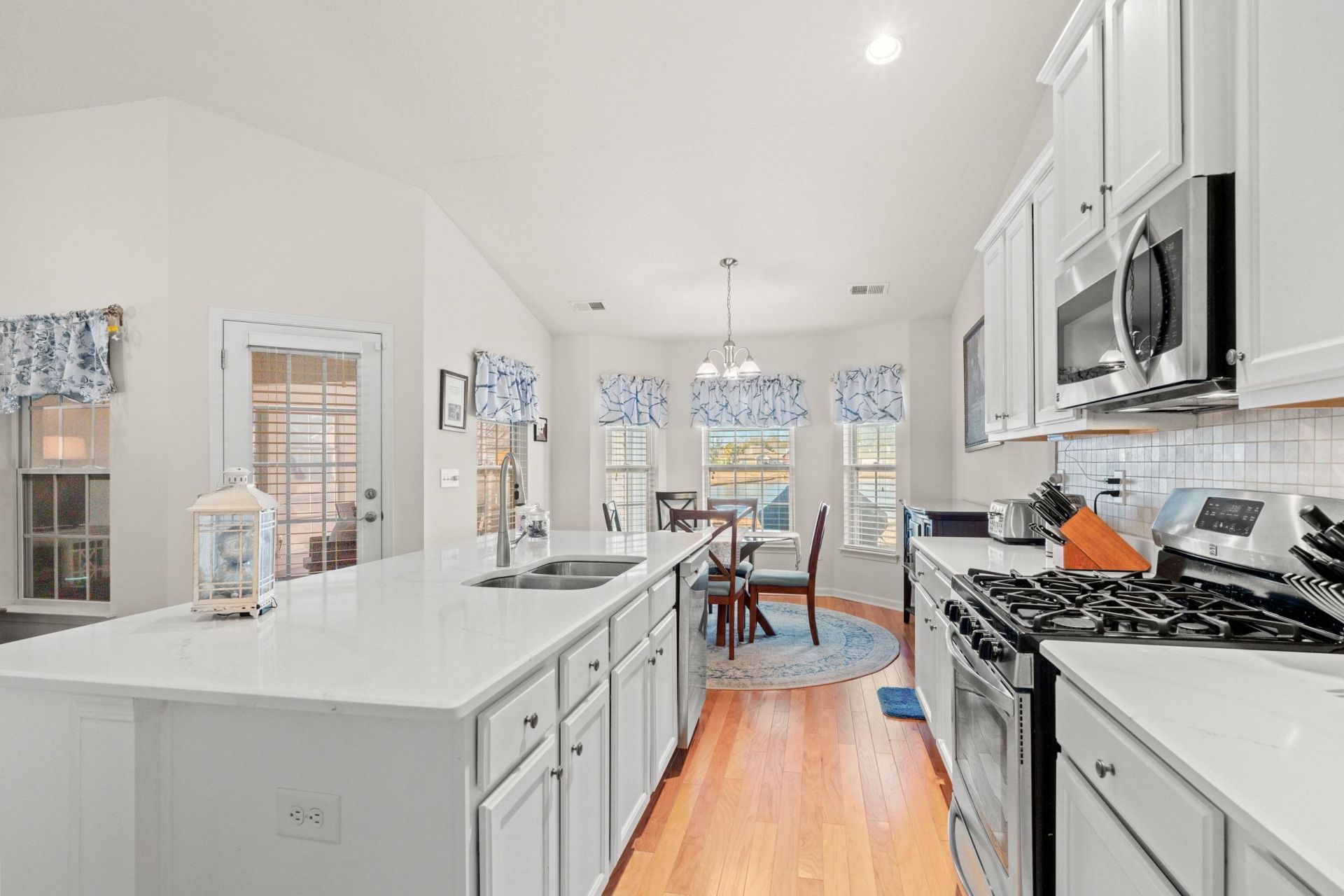 912 Daresbury Ln.  Photo 9