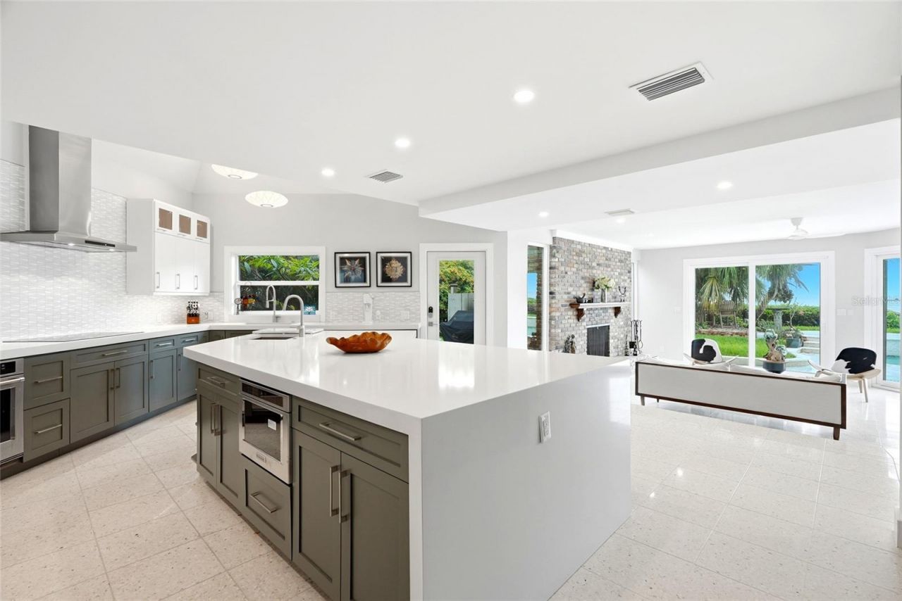 1200 Friendly Way S, Saint Petersburg, FL 33705 Photo