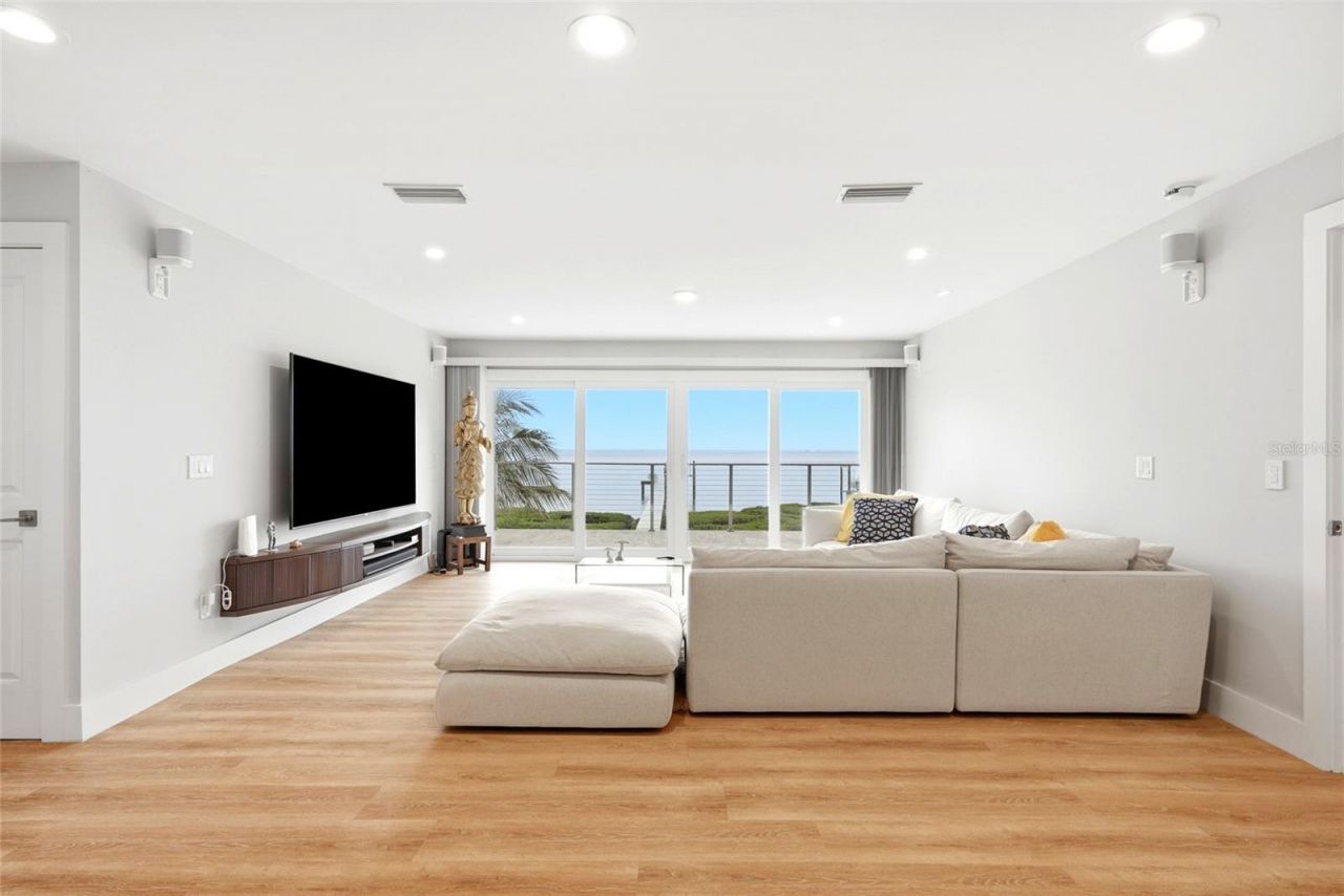 1200 Friendly Way S, Saint Petersburg, FL 33705 Photo