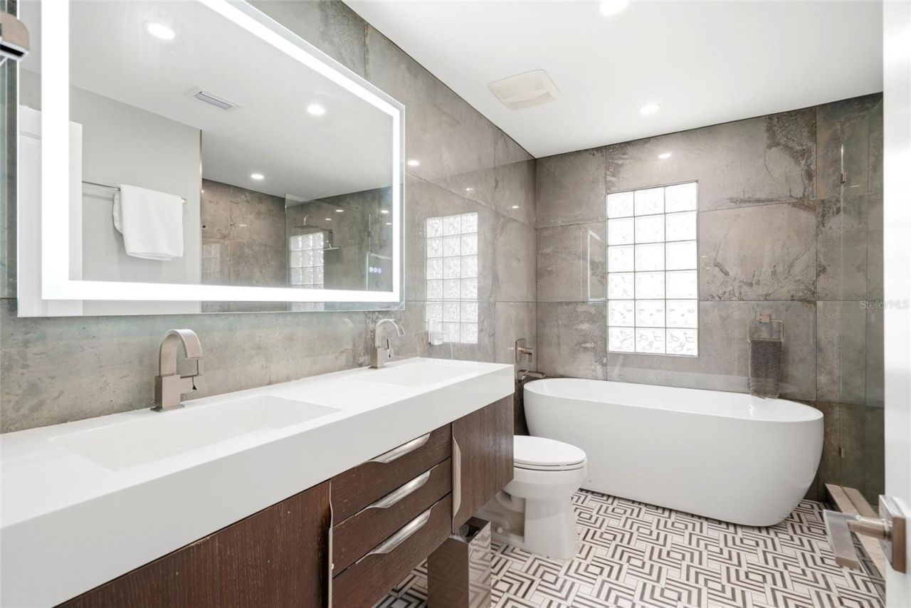 1200 Friendly Way S, Saint Petersburg, FL 33705 Photo