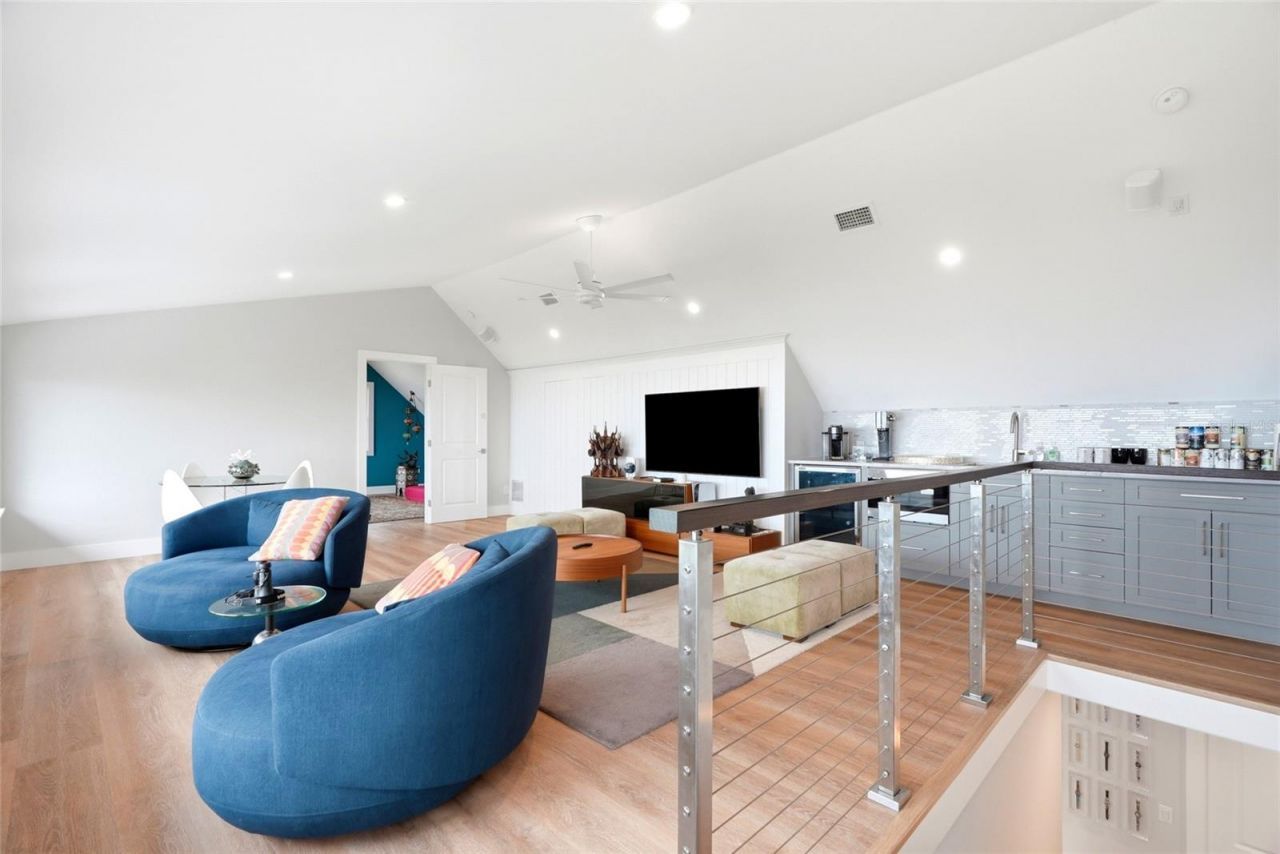 1200 Friendly Way S, Saint Petersburg, FL 33705 Photo