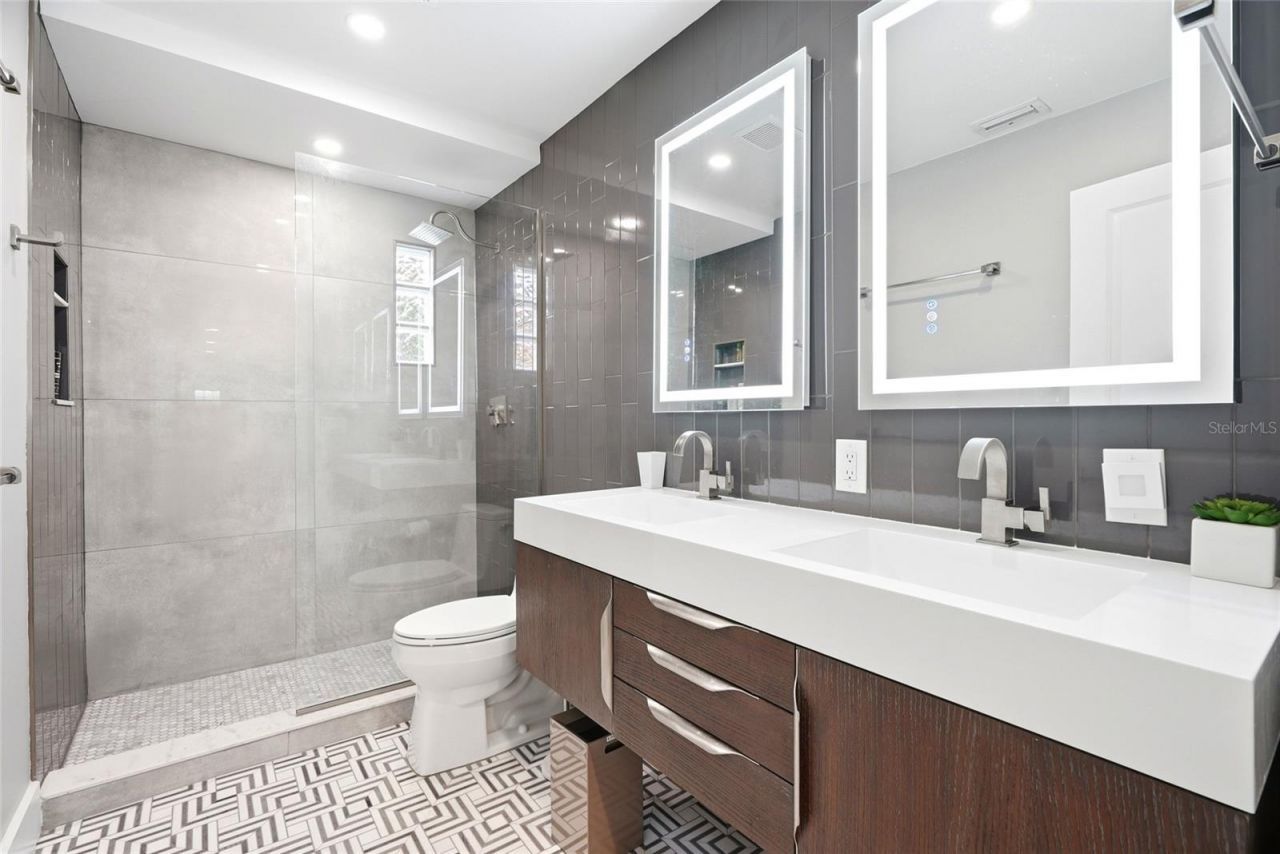 1200 Friendly Way S, Saint Petersburg, FL 33705 Photo