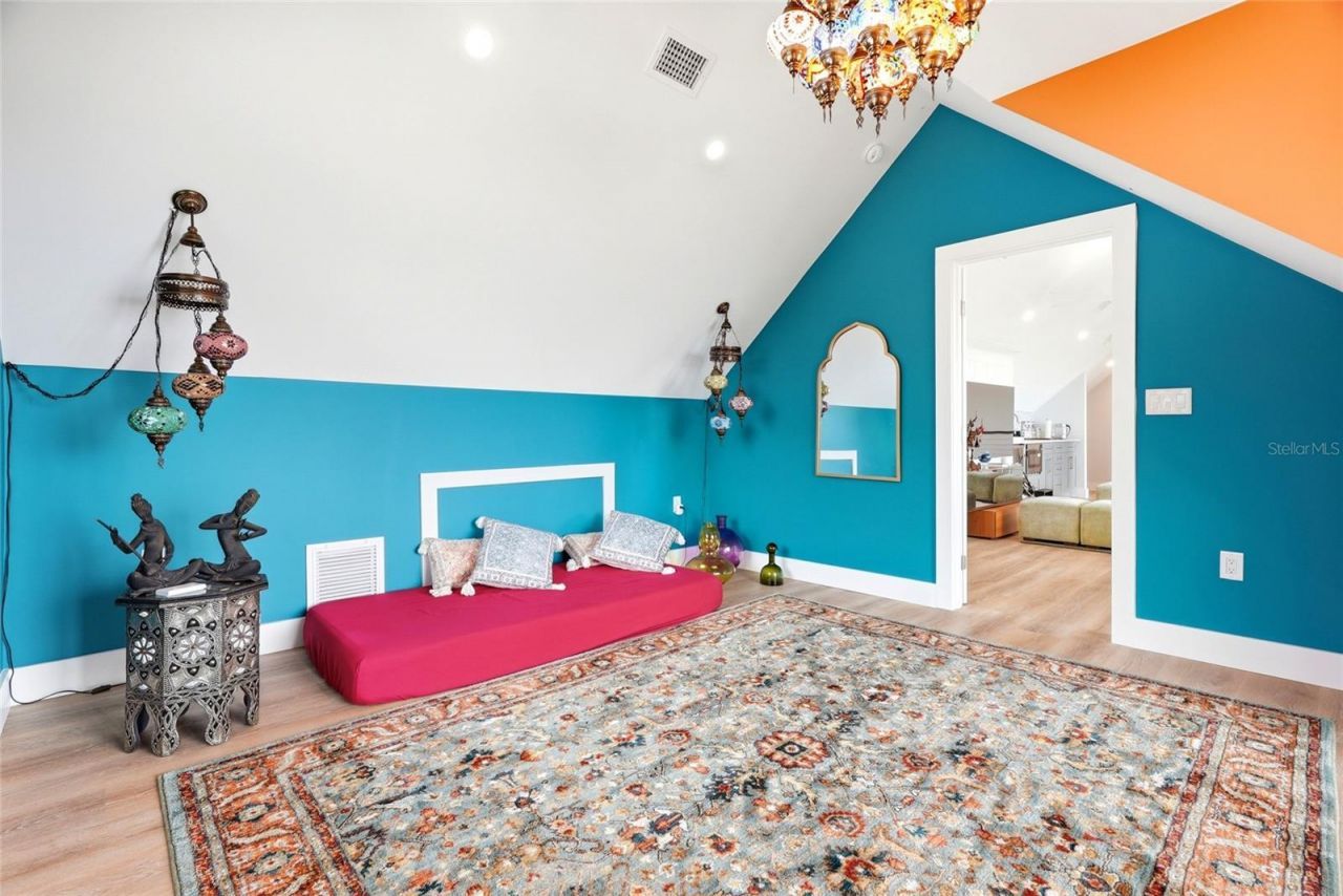 1200 Friendly Way S, Saint Petersburg, FL 33705 Photo