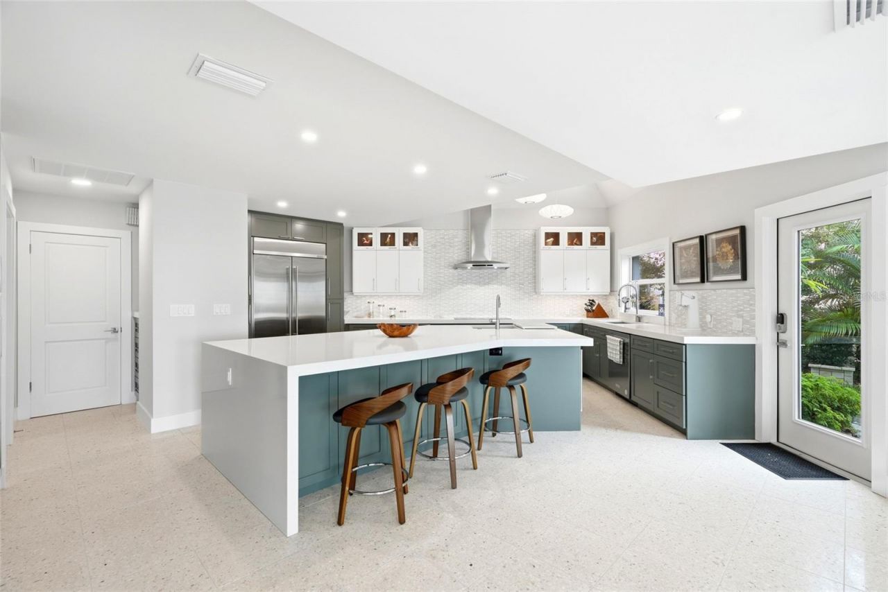 1200 Friendly Way S, Saint Petersburg, FL 33705 Photo