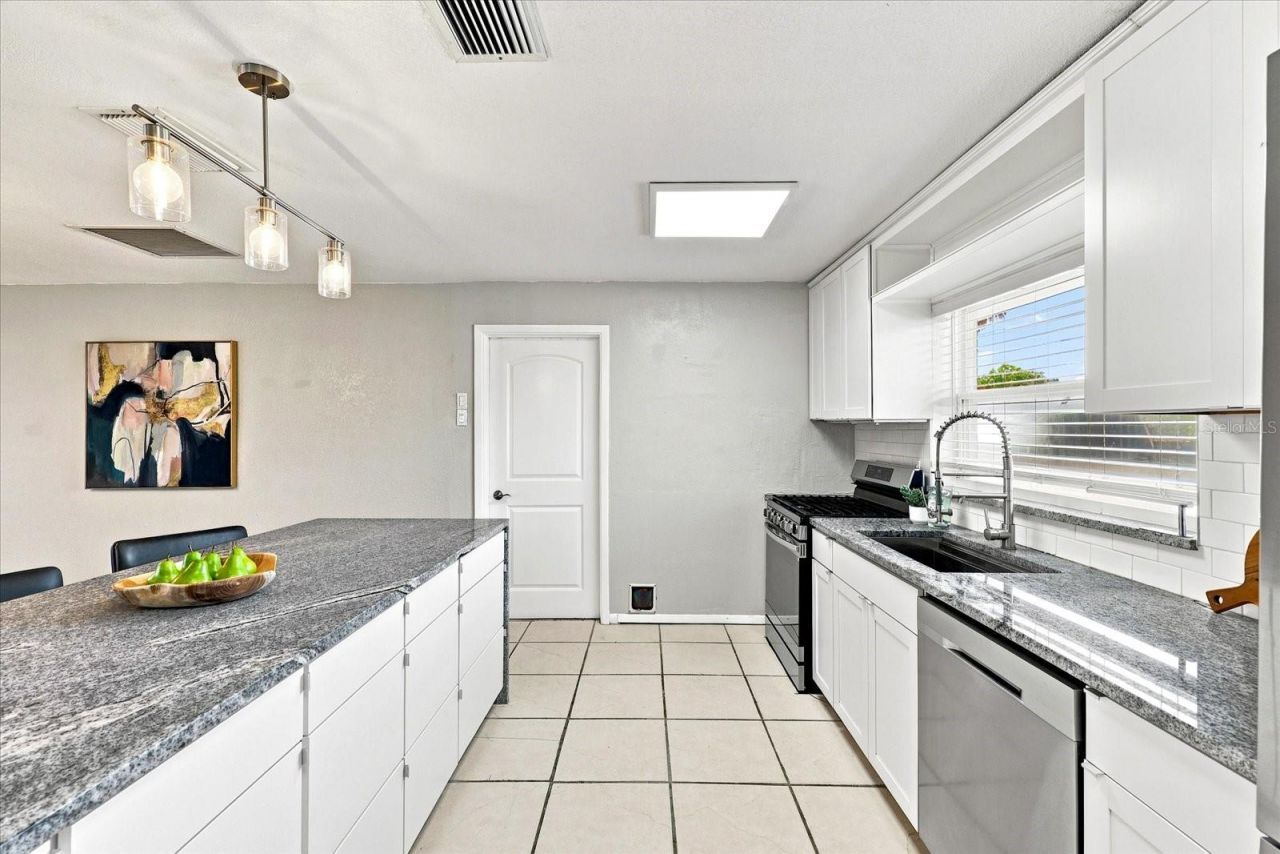 1354 62nd Avenue S, Saint Petersburg, FL 33705 Photo