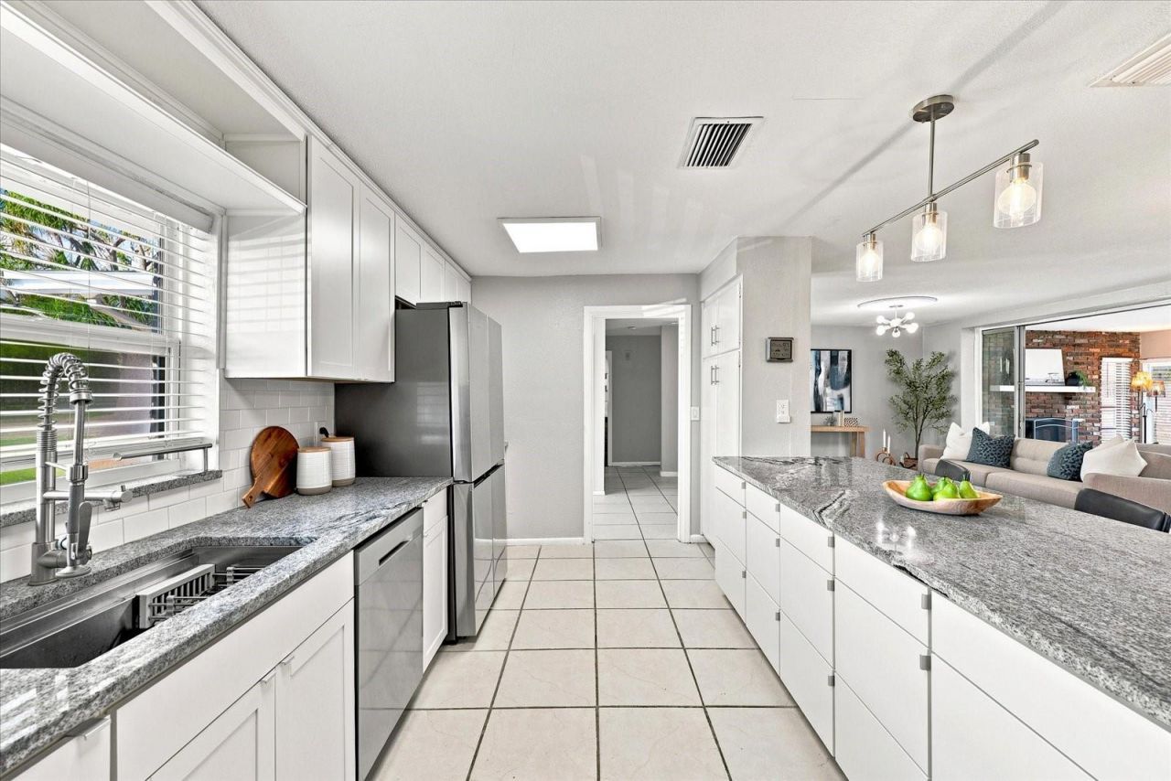 1354 62nd Avenue S, Saint Petersburg, FL 33705 Photo