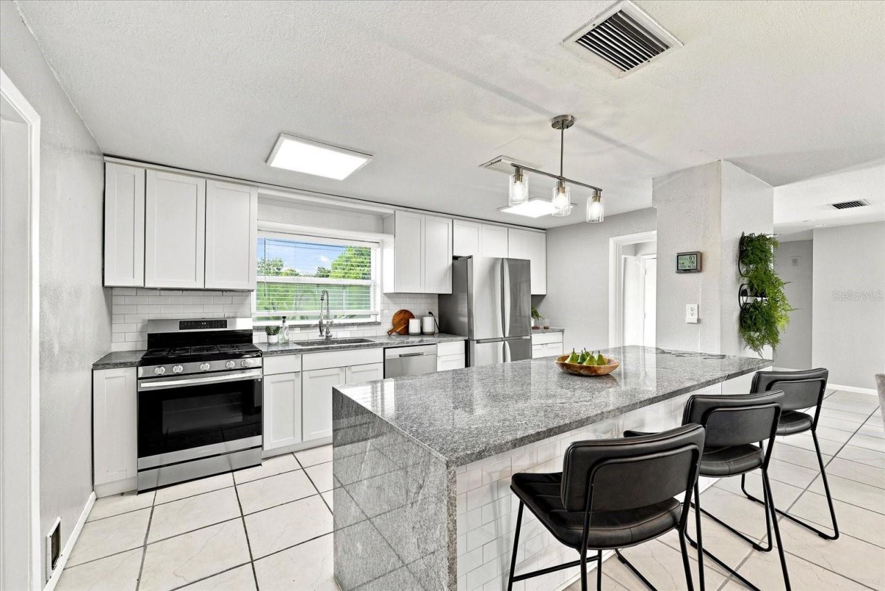 1354 62nd Avenue S, Saint Petersburg, FL 33705 Photo