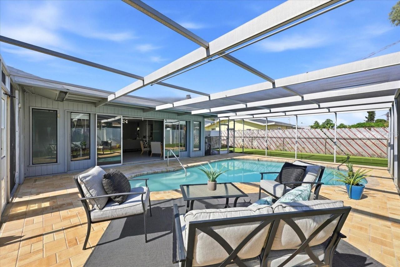 1354 62nd Avenue S, Saint Petersburg, FL 33705 Photo