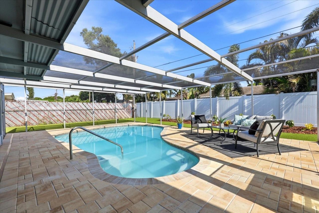 1354 62nd Avenue S, Saint Petersburg, FL 33705 Photo