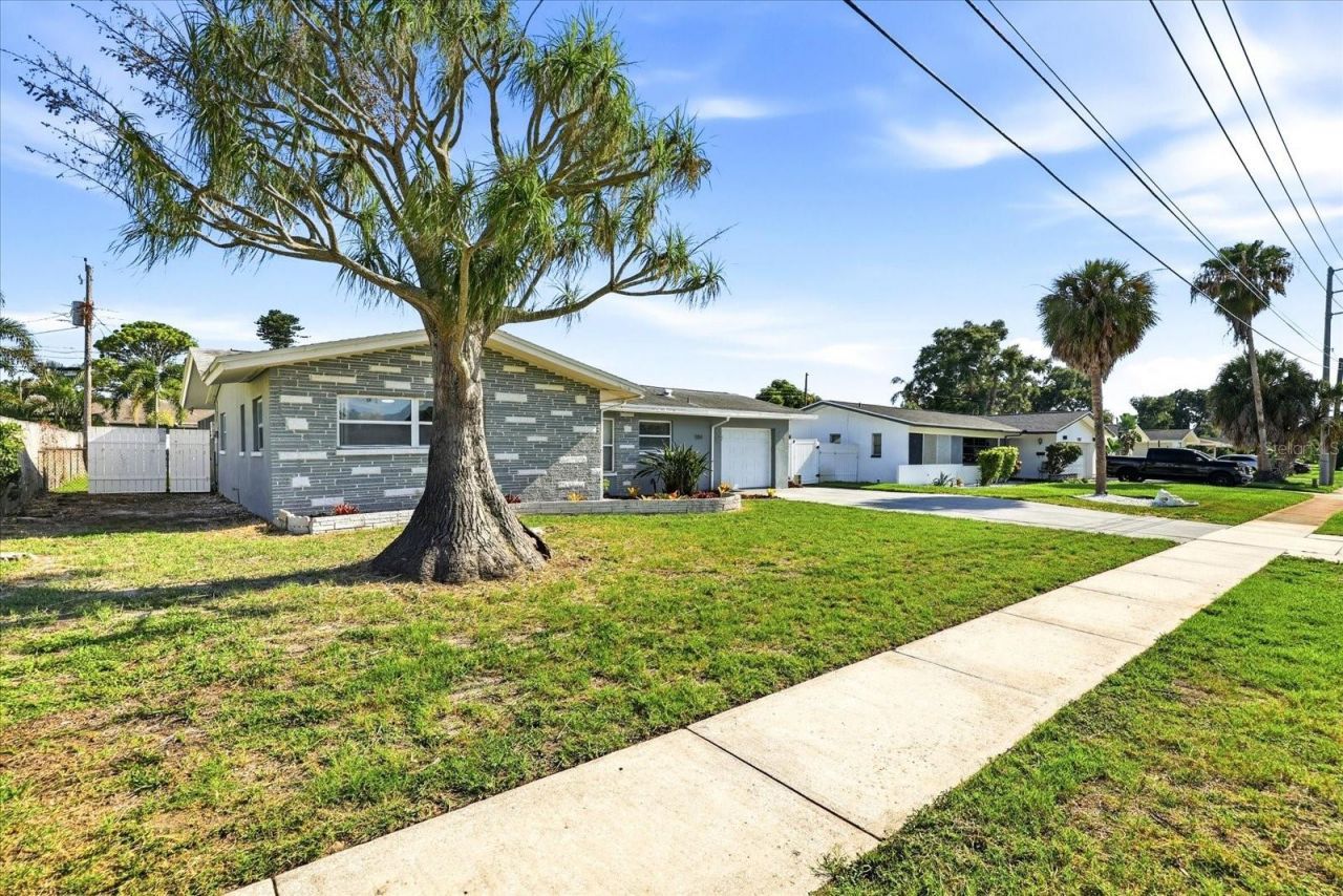 1354 62nd Avenue S, Saint Petersburg, FL 33705 Photo