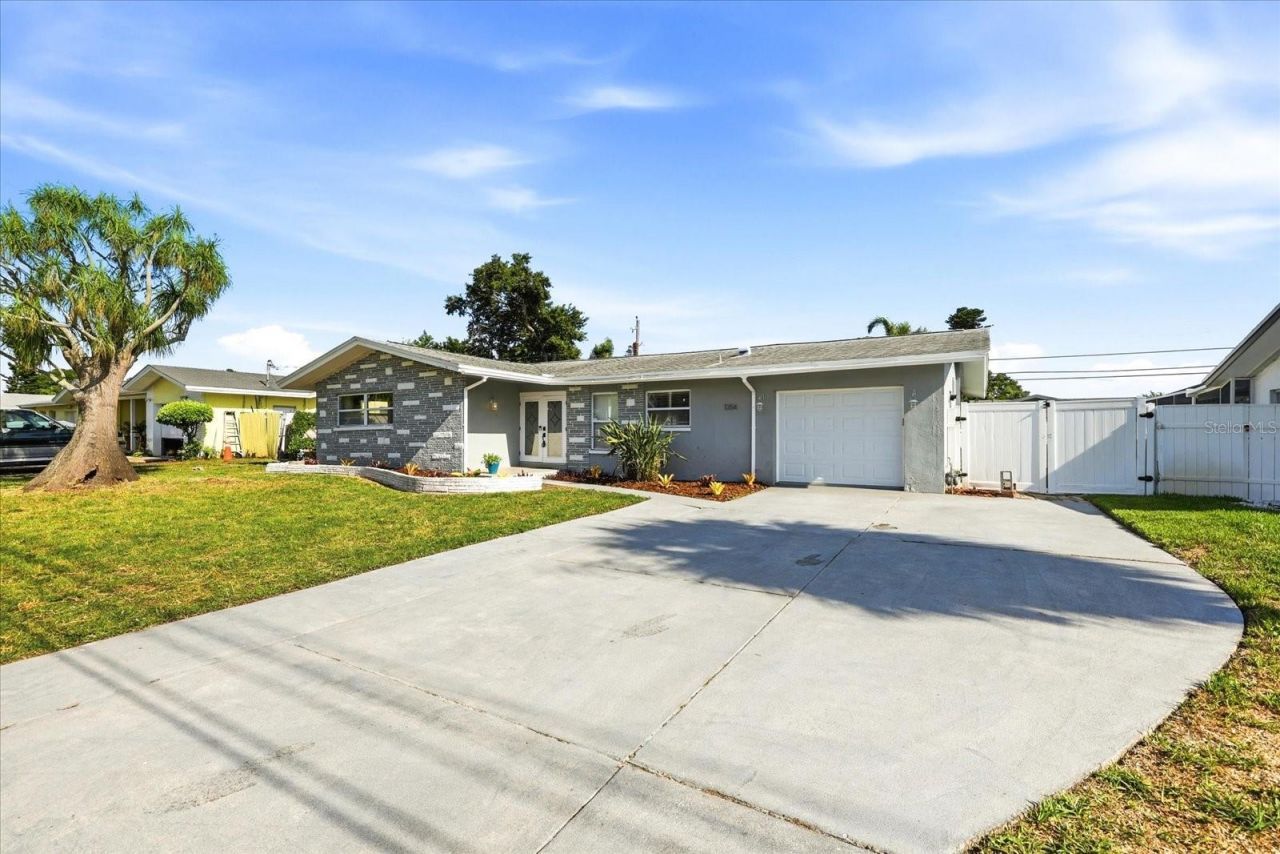 1354 62nd Avenue S, Saint Petersburg, FL 33705 Photo