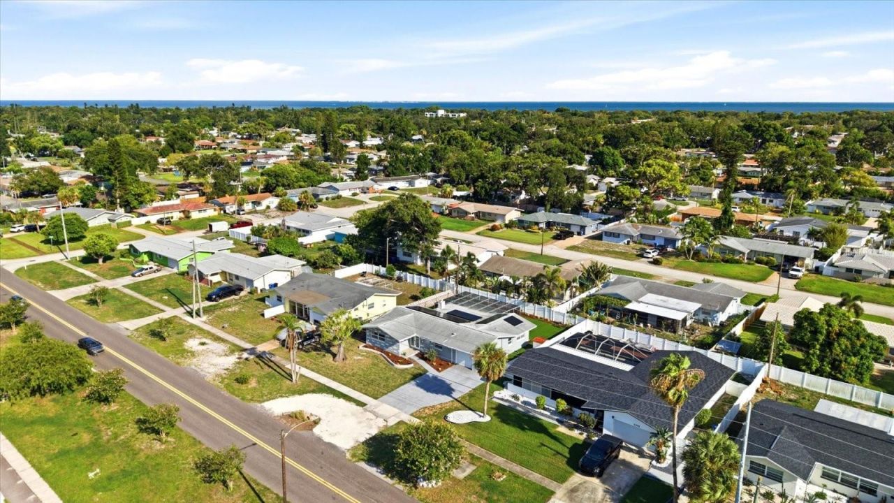 1354 62nd Avenue S, Saint Petersburg, FL 33705 Photo