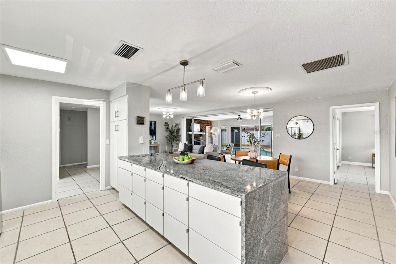 1354 62nd Avenue S, Saint Petersburg, FL 33705 Photo