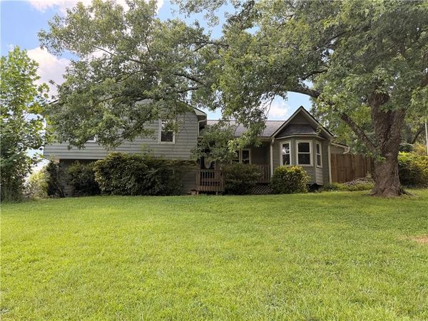 701 Victoria Court , Woodstock, GA 30189