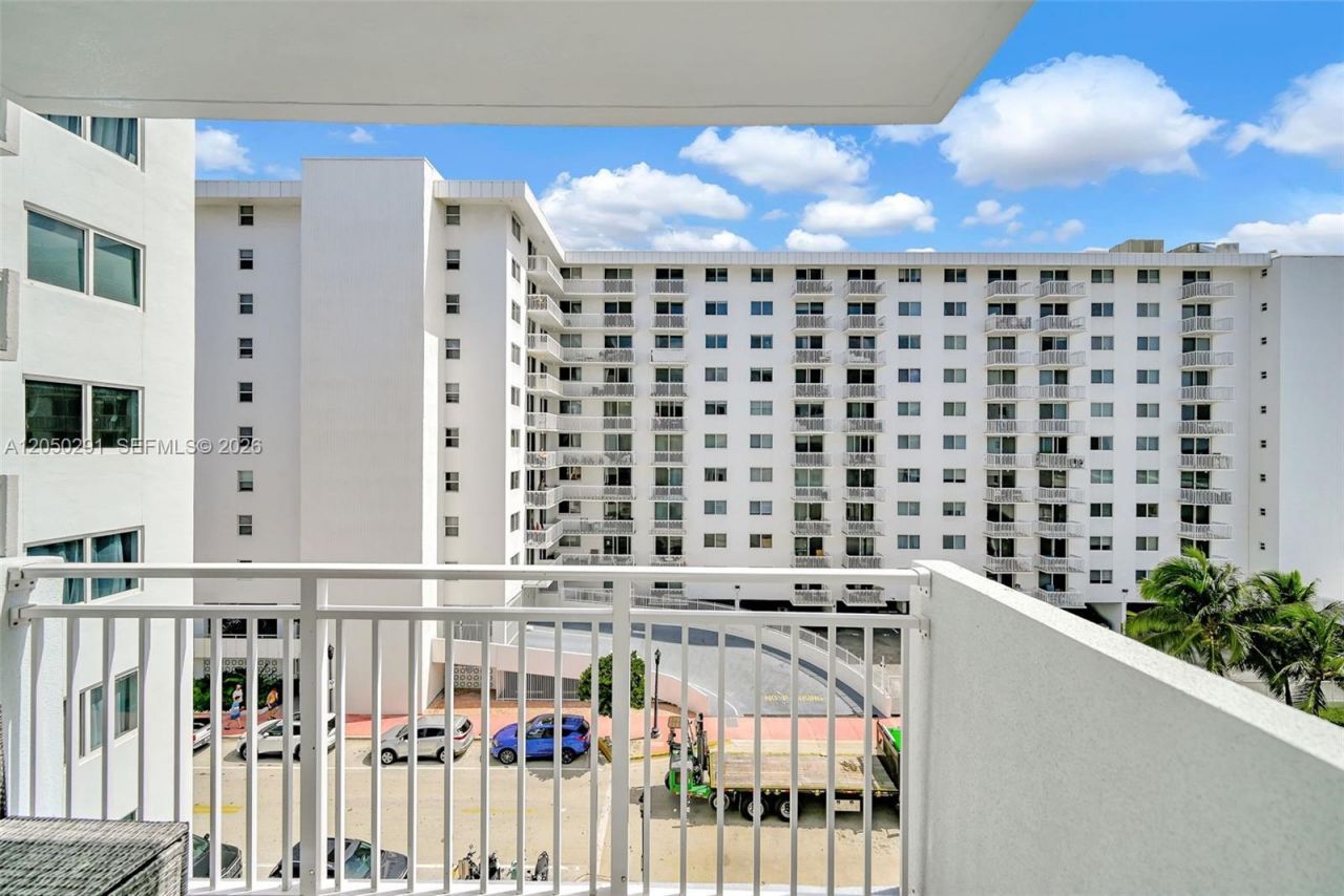 345 Ocean Dr , Unit 623, Miami Beach, FL 33139 Photo
