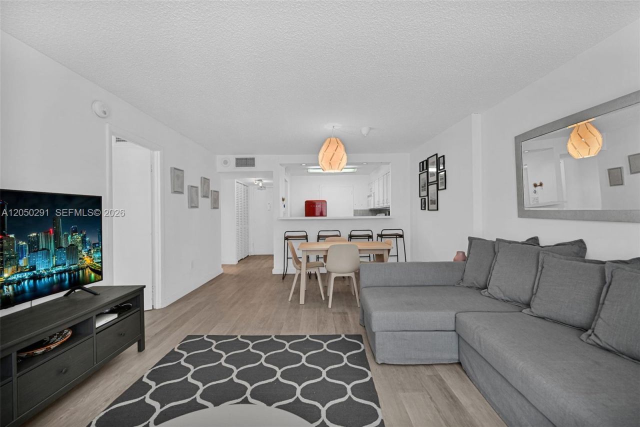 345 Ocean Dr , Unit 623, Miami Beach, FL 33139 Photo