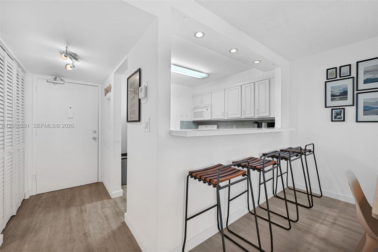 345 Ocean Dr , Unit 623, Miami Beach, FL 33139 Photo