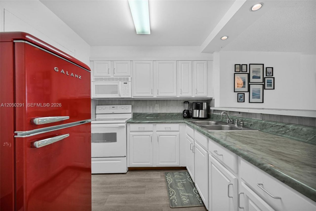 345 Ocean Dr , Unit 623, Miami Beach, FL 33139 Photo