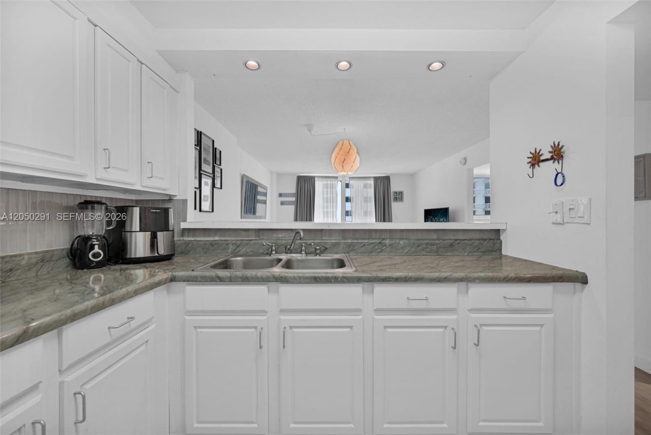 345 Ocean Dr , Unit 623, Miami Beach, FL 33139 Photo