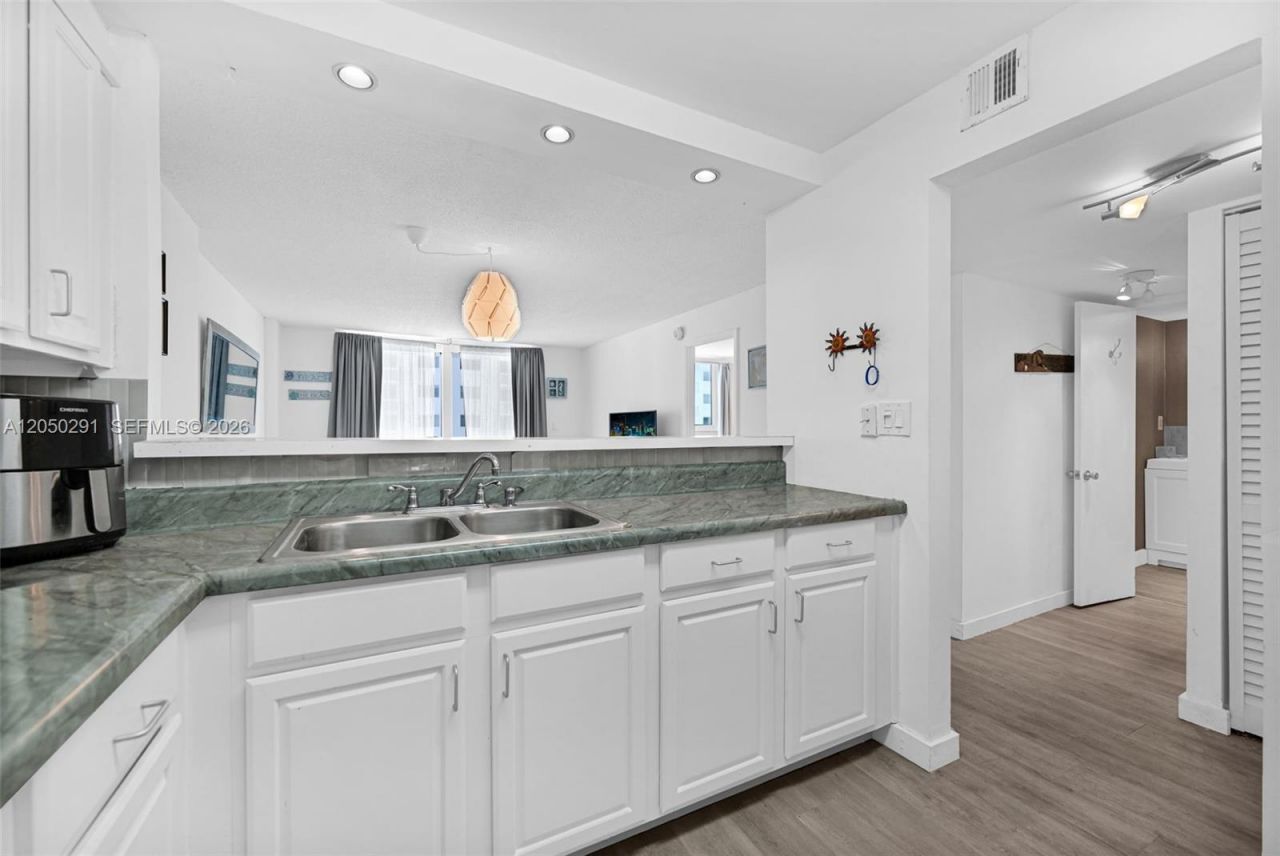345 Ocean Dr , Unit 623, Miami Beach, FL 33139 Photo