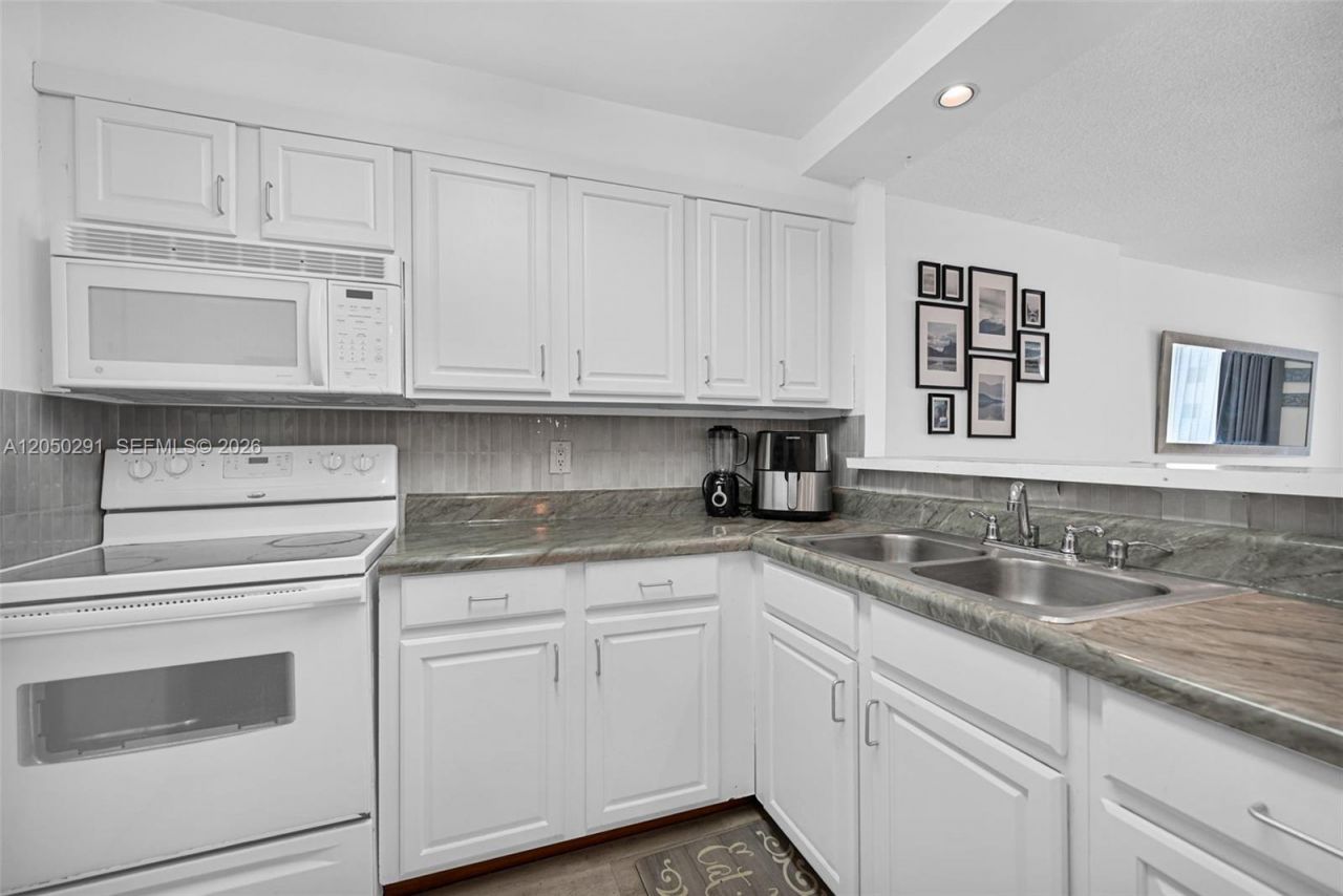 345 Ocean Dr , Unit 623, Miami Beach, FL 33139 Photo