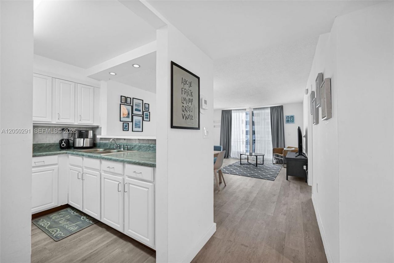345 Ocean Dr , Unit 623, Miami Beach, FL 33139 Photo