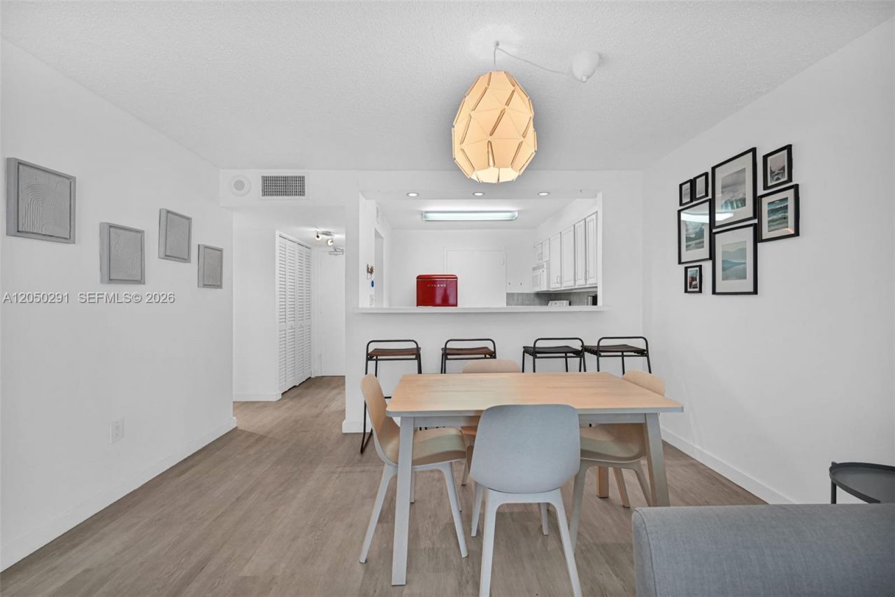 345 Ocean Dr , Unit 623, Miami Beach, FL 33139 Photo