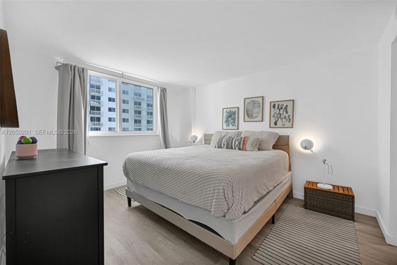 345 Ocean Dr , Unit 623, Miami Beach, FL 33139 Photo