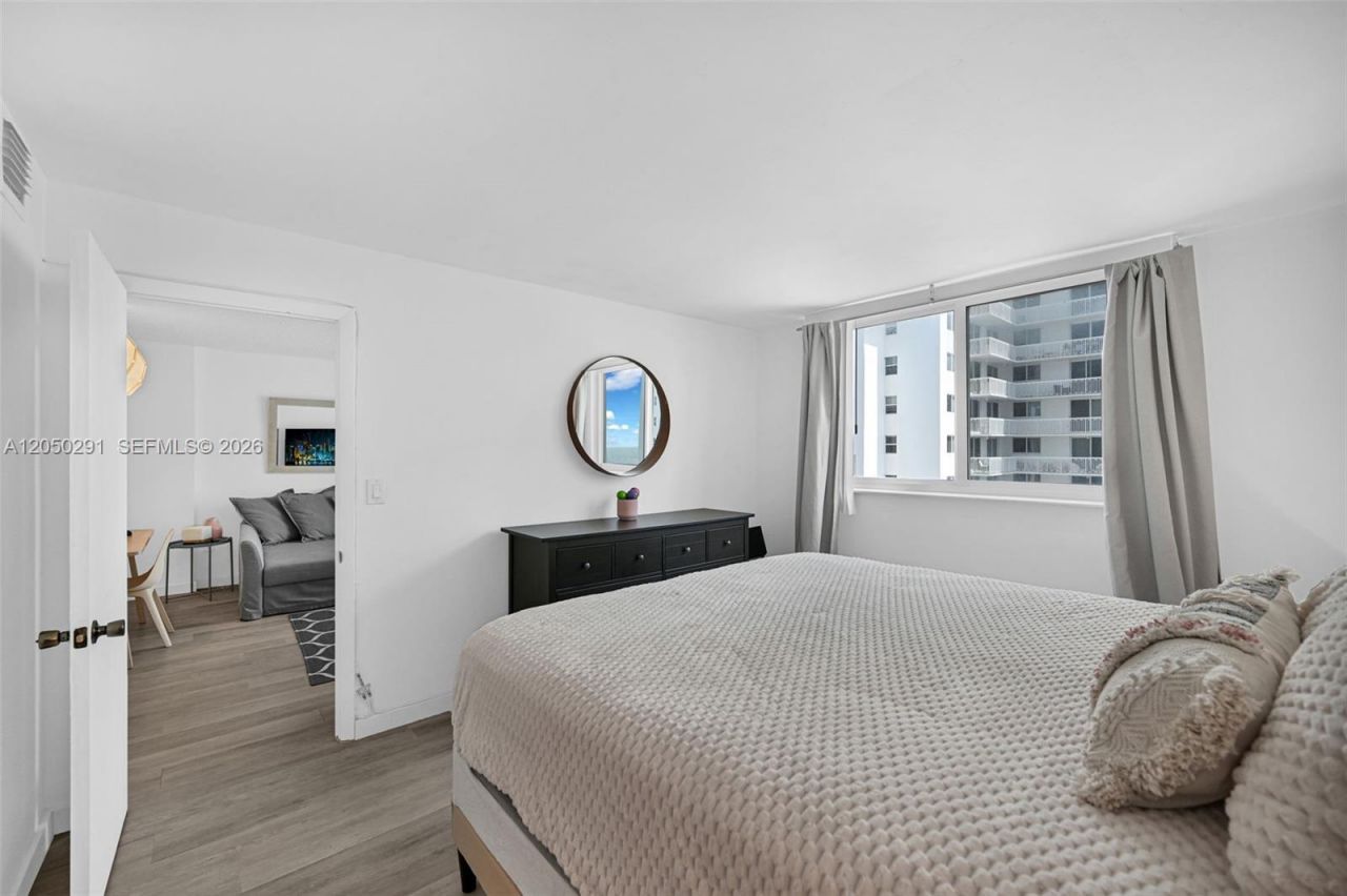345 Ocean Dr , Unit 623, Miami Beach, FL 33139 Photo
