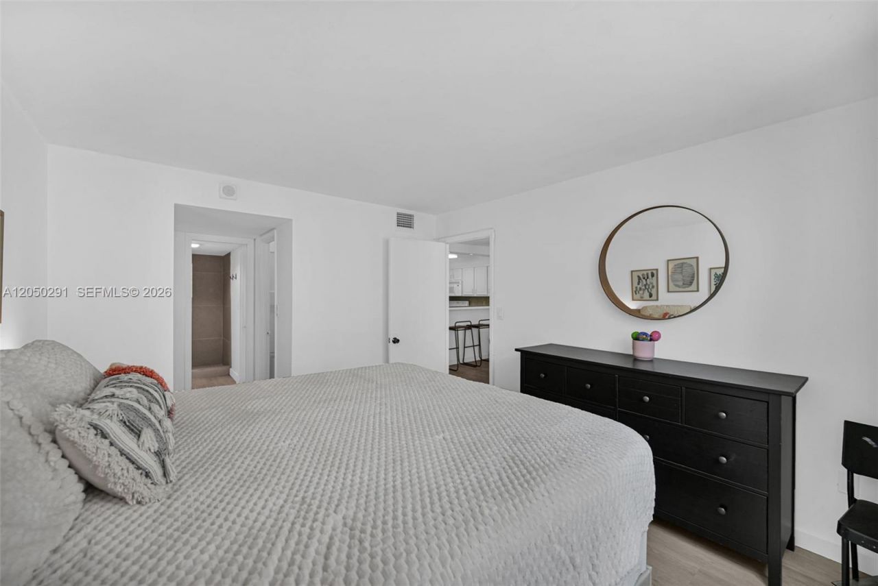 345 Ocean Dr , Unit 623, Miami Beach, FL 33139 Photo