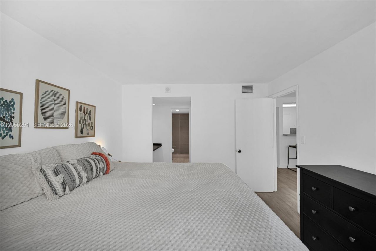 345 Ocean Dr , Unit 623, Miami Beach, FL 33139 Photo