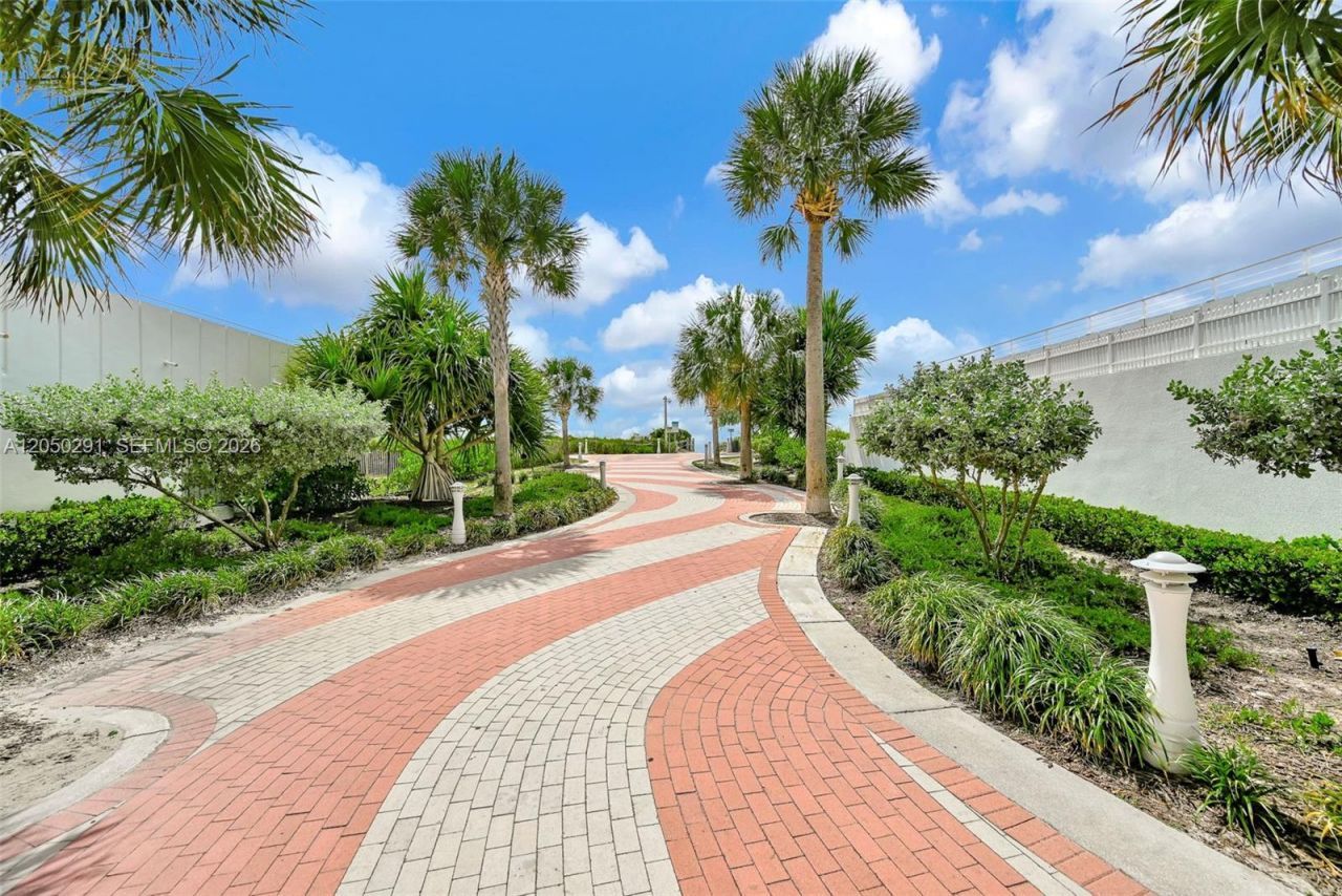 345 Ocean Dr , Unit 623, Miami Beach, FL 33139 Photo