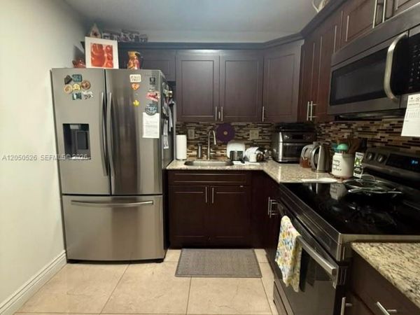 9405 W Flagler St , Unit 212D, Miami, FL 33174