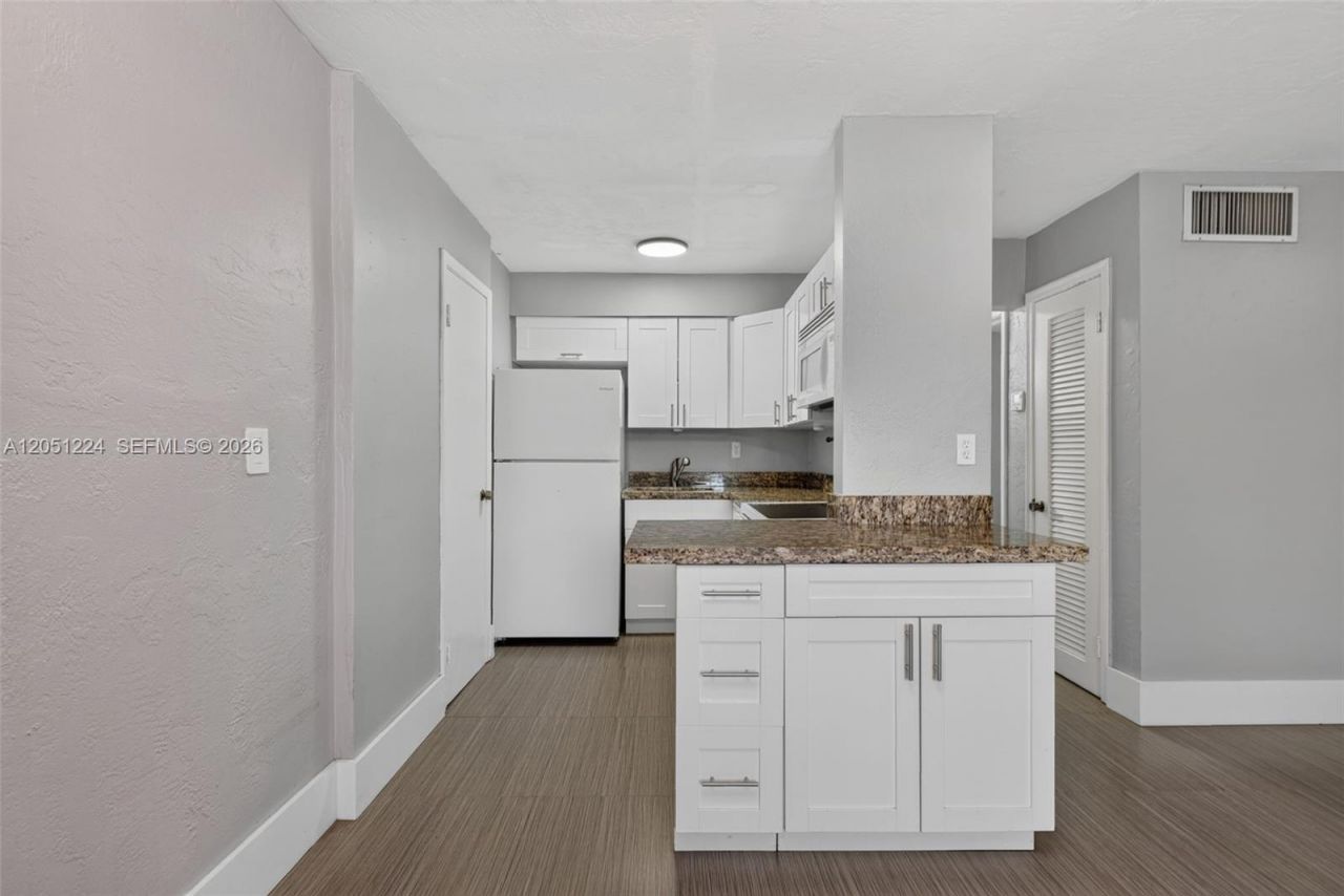 8701 SW 141st St , Unit L6, Palmetto Bay, FL 33176 Photo