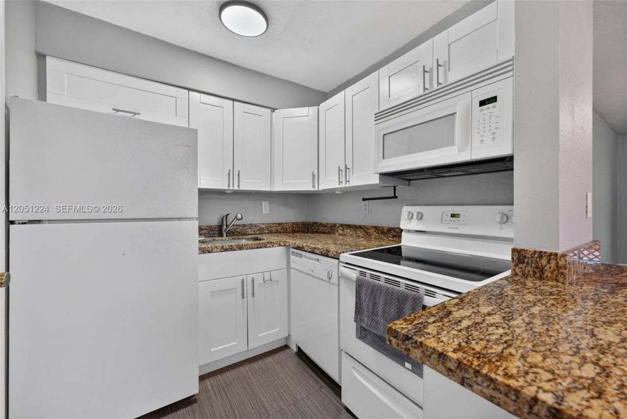 8701 SW 141st St , Unit L6, Palmetto Bay, FL 33176 Photo