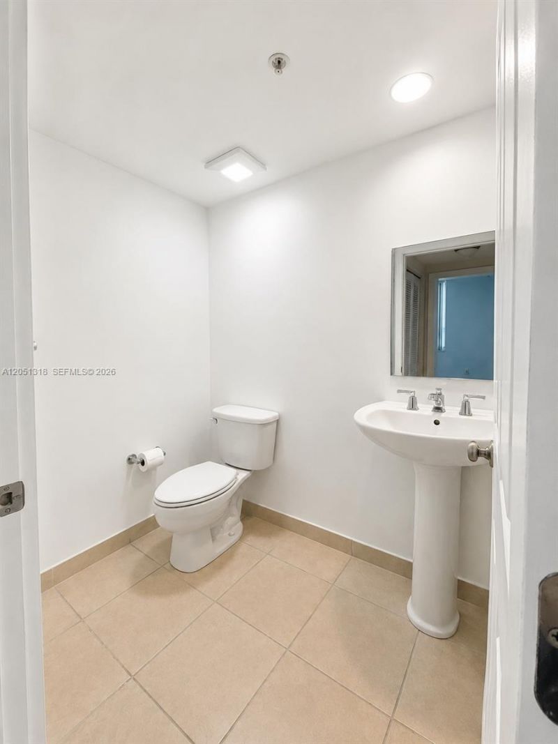 2000 N Bayshore Dr, Unit 1107, Miami, FL 33137 Photo