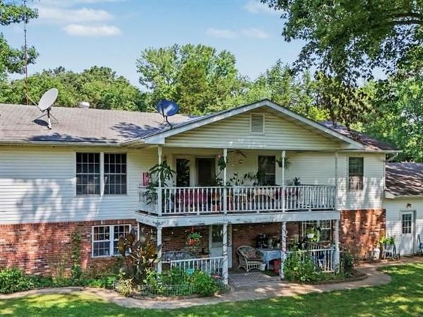 559 Brush Creek Road, St Clair, MO 63077