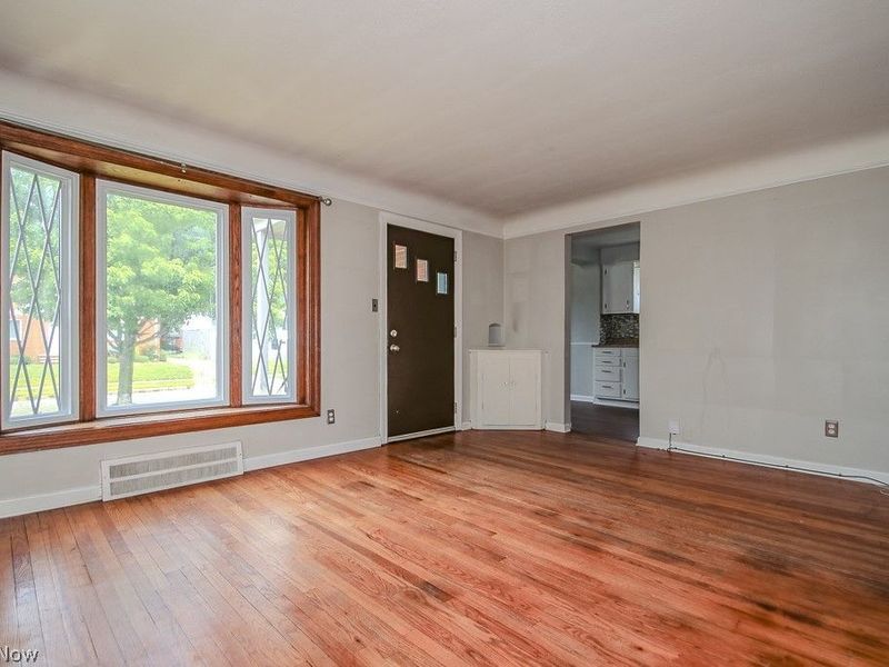 262 E 323rd Street, Willowick, OH 44095 Photo 3