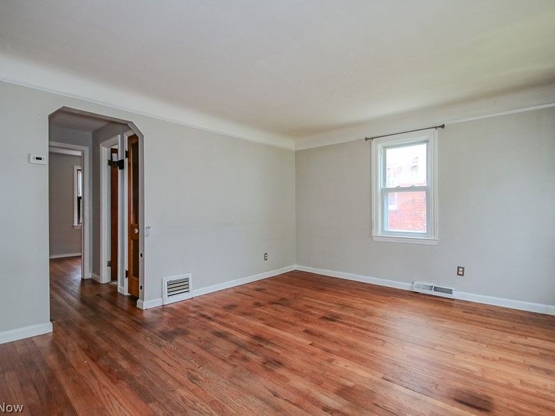 262 E 323rd Street, Willowick, OH 44095 Photo 4