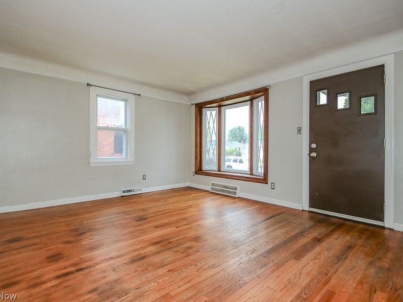 262 E 323rd Street, Willowick, OH 44095 Photo 5